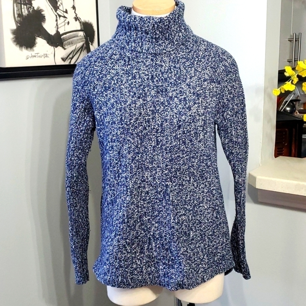 H&M, Label for graded goods, timeless apparel, cable knit‎ turtleneck swe…